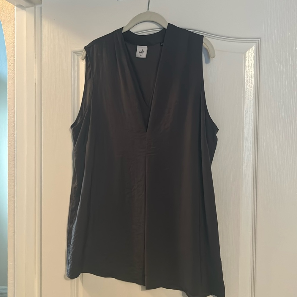 Gray sleeveless cabi top. XL. Like new.